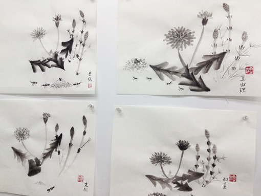 春の草花とアリンコ: ーモノクロの芸術水墨画ー京都で水墨画を学